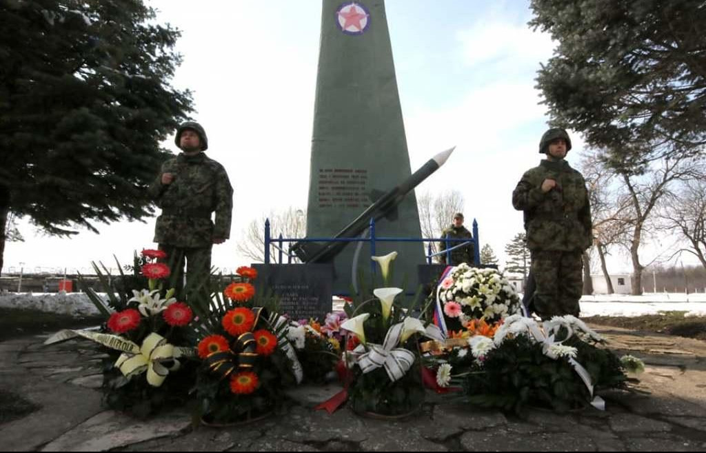 (FOTO) I POSLE 19 GODINA RANE SU SVEŽE! U Novom Sadu održana komemoracija u znak sećanja na žrtve zločinačke NATO agresije! 